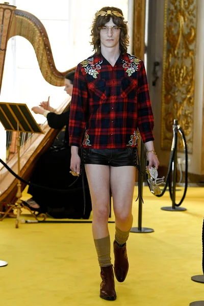 Look 3